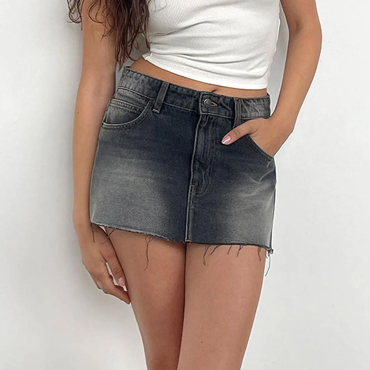 Women's Denim Mini Skirts Y2k Low Waist Raw Hem Jean Skirts Casual Trendy Summer A-line Skirts Streetwear