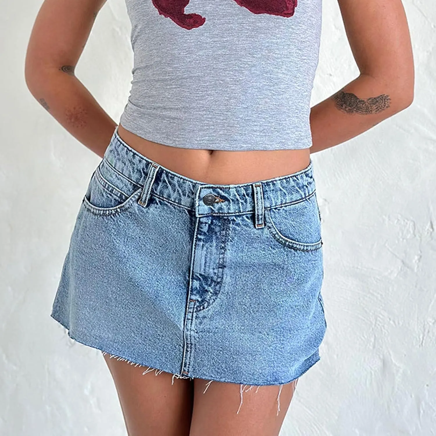 Women's Denim Mini Skirts Y2k Low Waist Raw Hem Jean Skirts Casual Trendy Summer A-line Skirts Streetwear